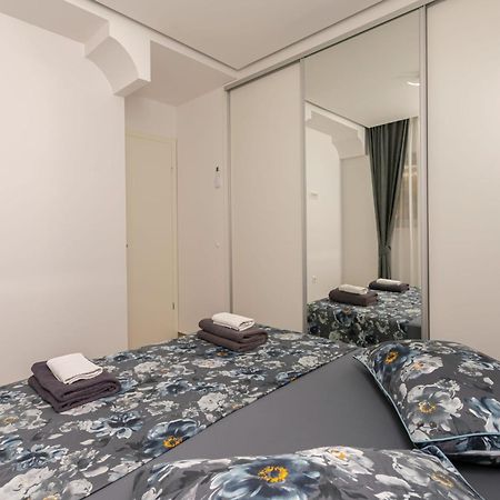 Apartments Hope Dugi Rat Exterior photo