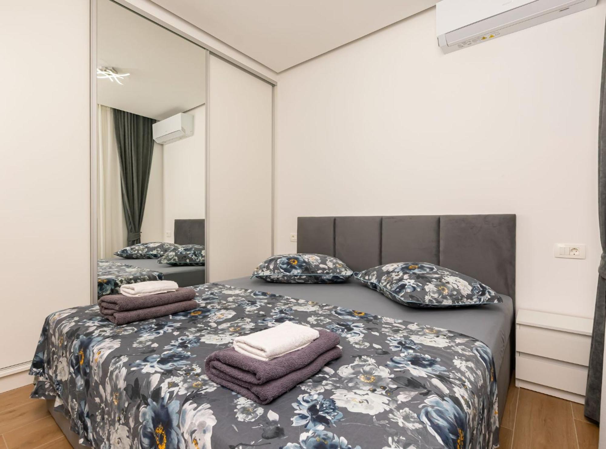 Apartments Hope Dugi Rat Exterior photo